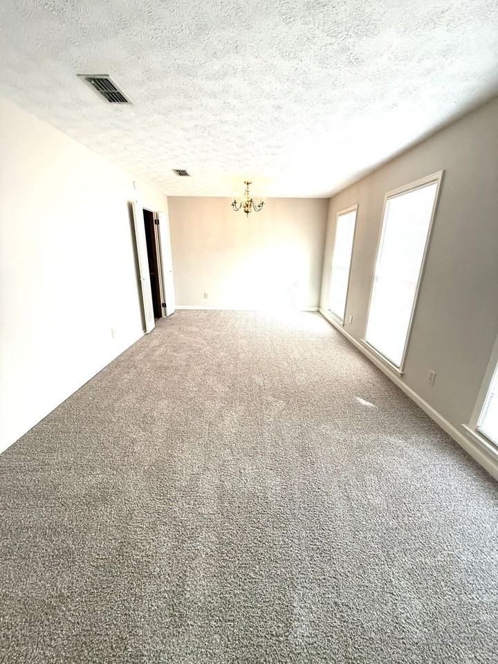 1860 Gatewood Dr - Photo 6 of 15