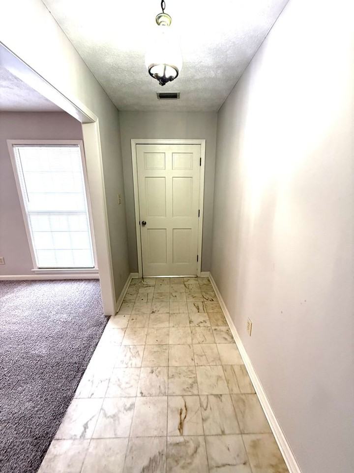 1860 Gatewood Dr - Photo 7 of 15