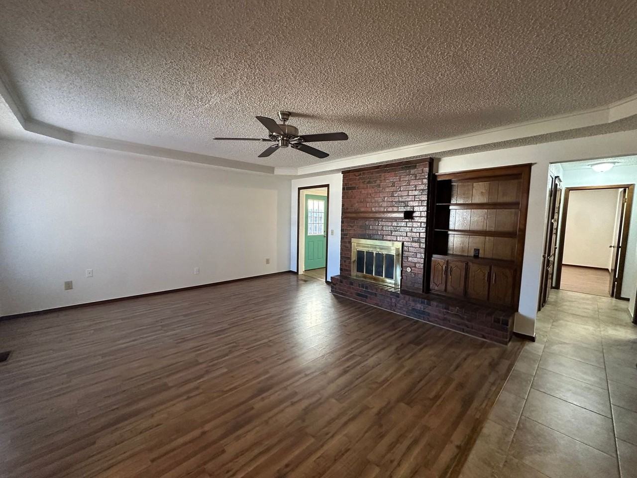 9904 Larkspur Ln - Photo 3 of 32