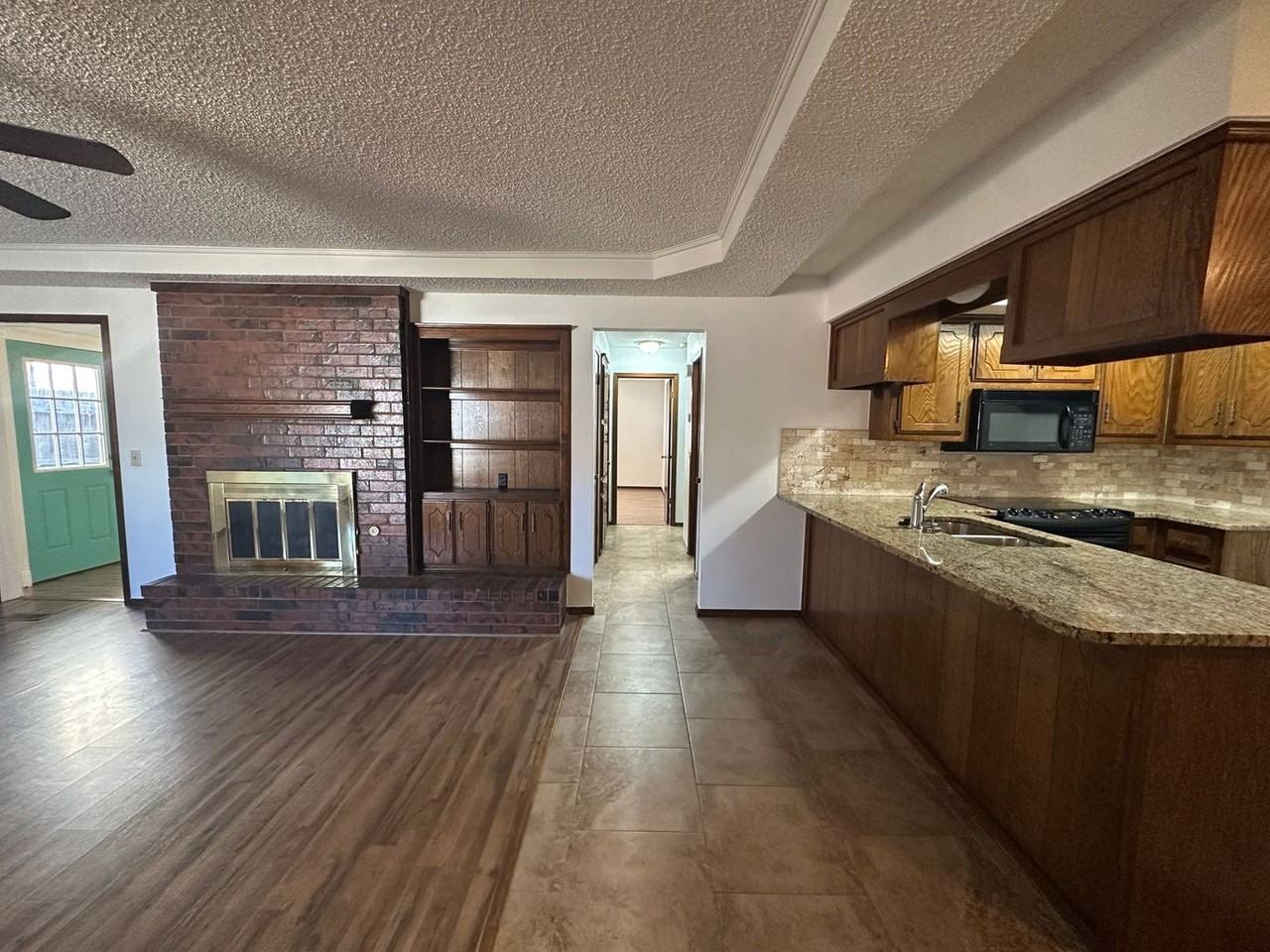 9904 Larkspur Ln - Photo 6 of 32