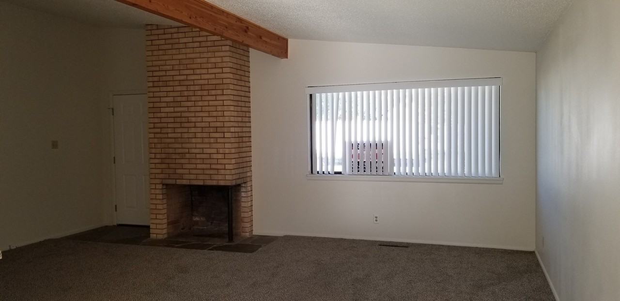 742 Del Mar Dr - Photo 5 of 13