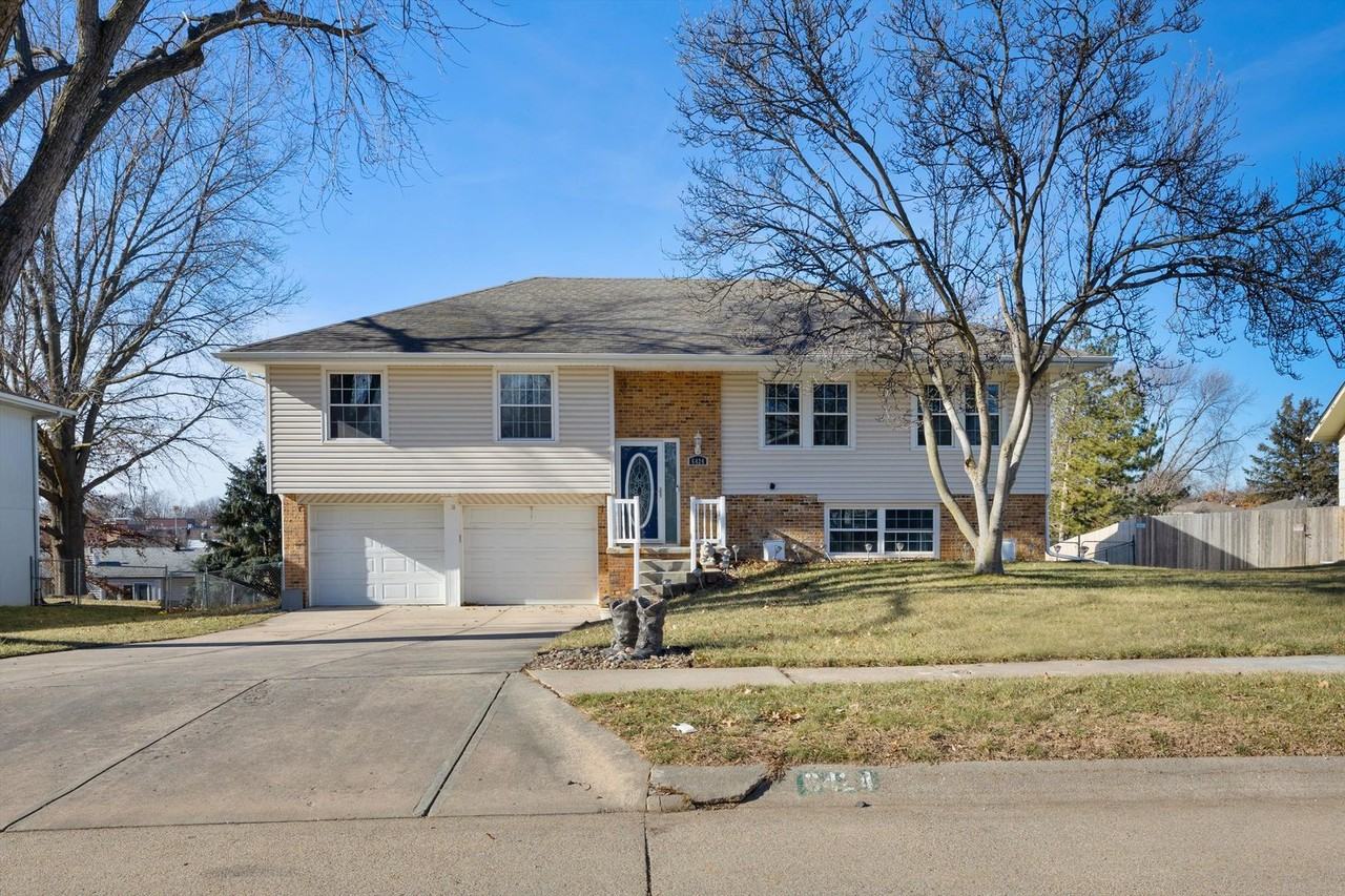 6424 S 149th Ave - Photo 2 of 26