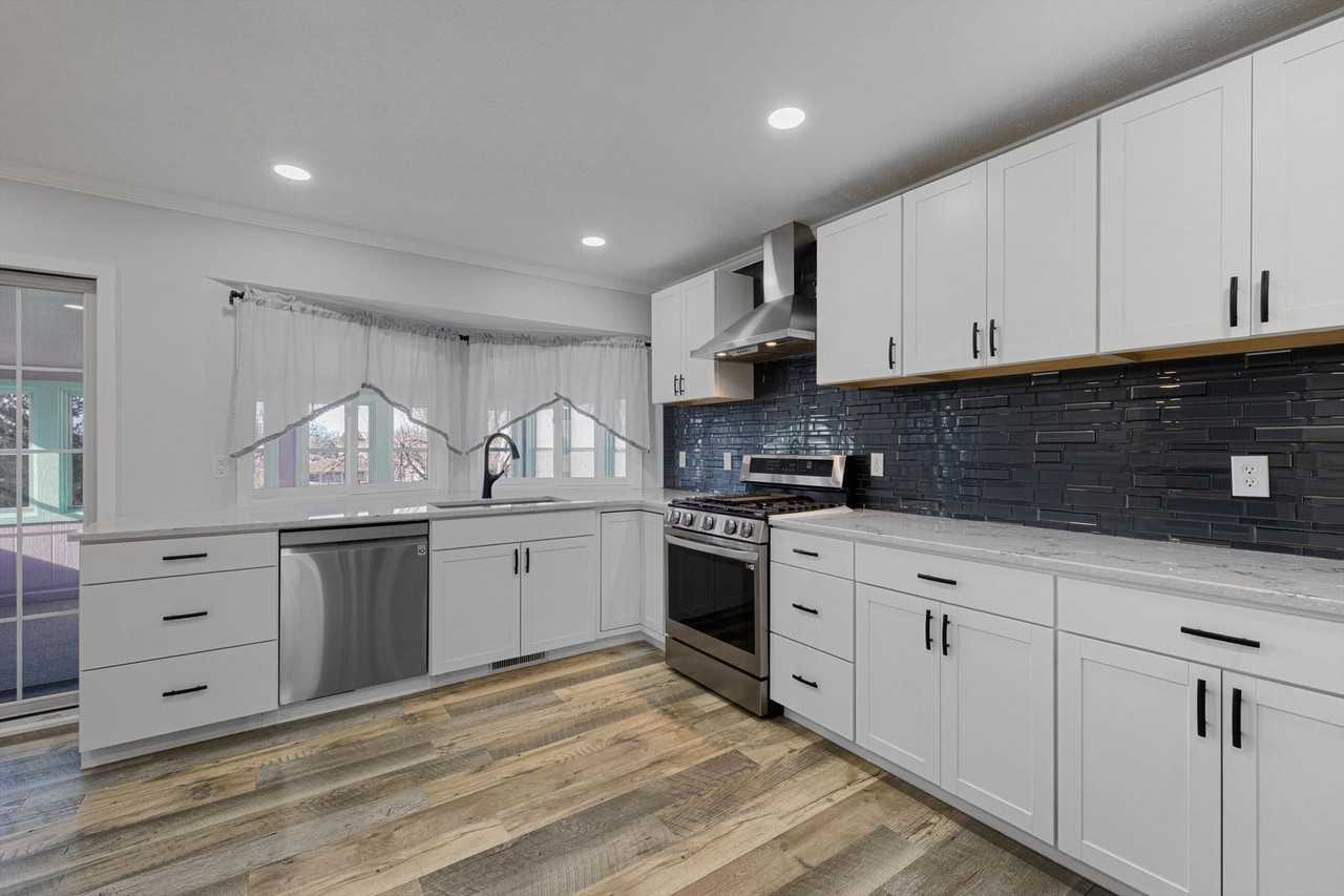 6424 S 149th Ave - Photo 5 of 26