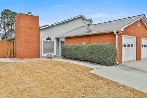 featured image of 215 Courtyard Ln