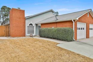 215 Courtyard Ln - Photo 1 of 1