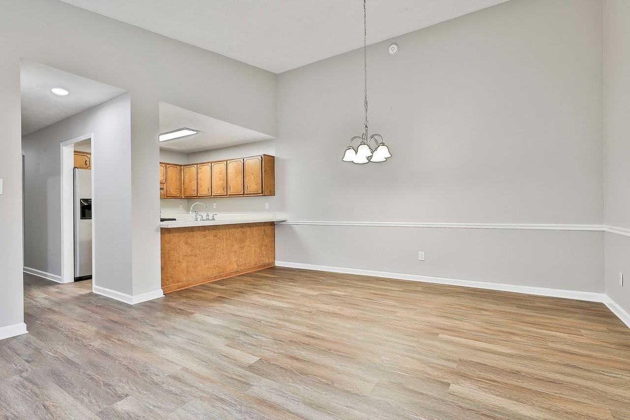 215 Courtyard Ln - Photo 6 of 17