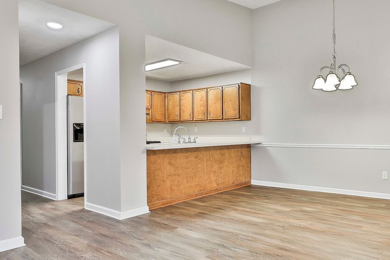 215 Courtyard Ln - Photo 7 of 17