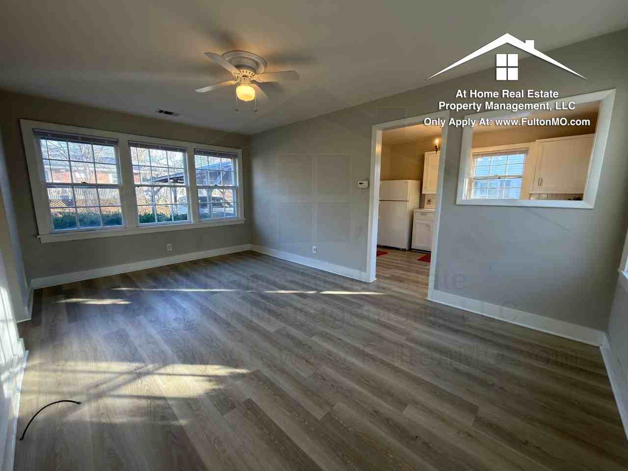 709 W 7th St - Photo 4 of 19