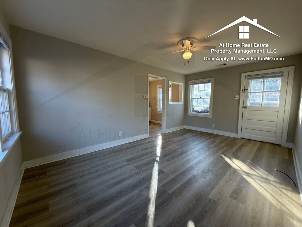 709 W 7th St - Photo 5 of 19