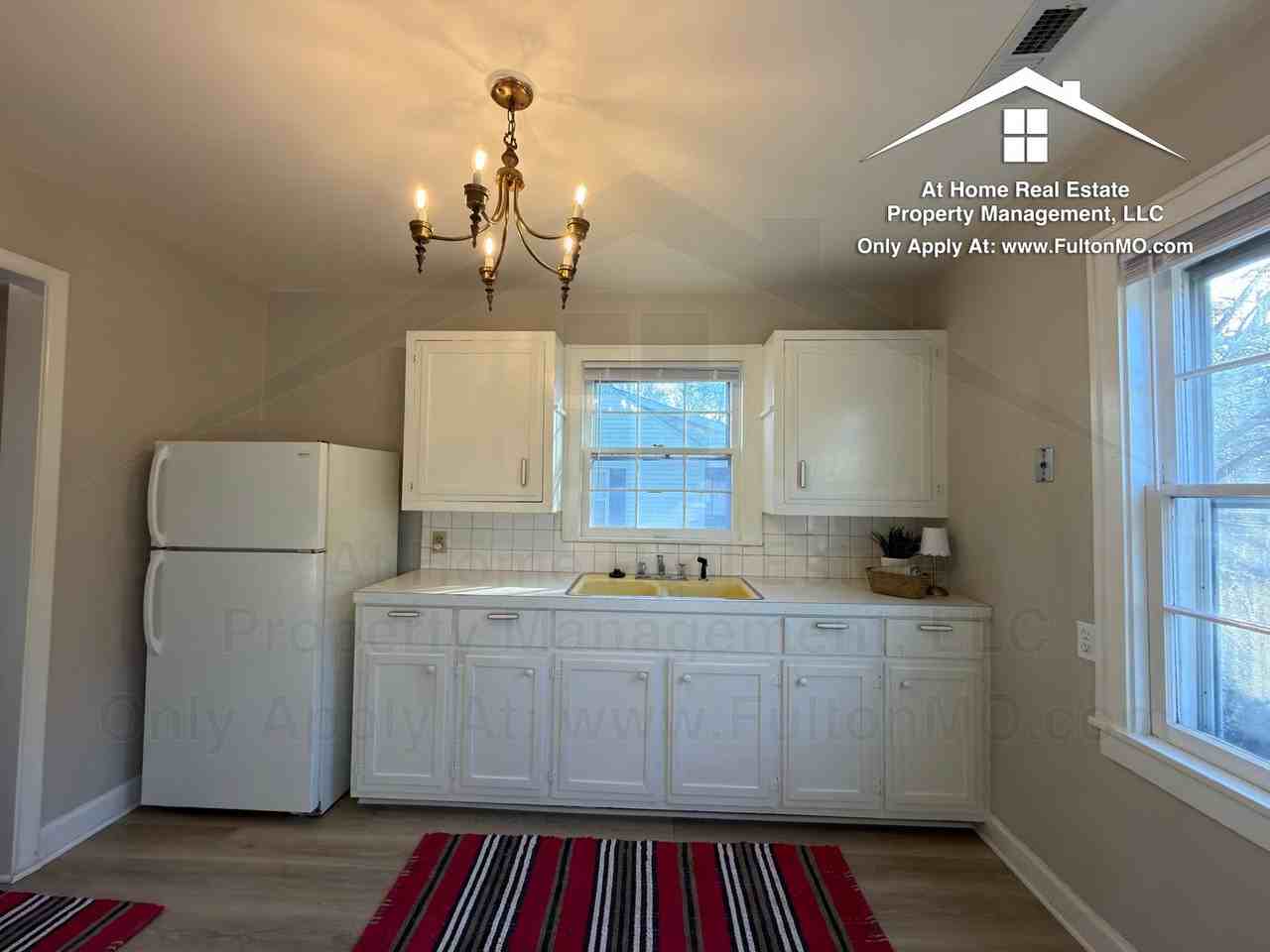 709 W 7th St - Photo 7 of 19