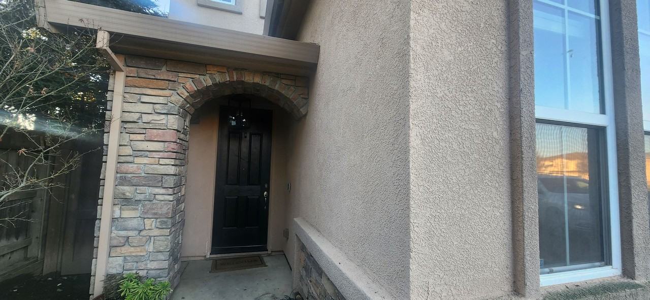 10398 Stoecker Ct - Photo 5 of 26