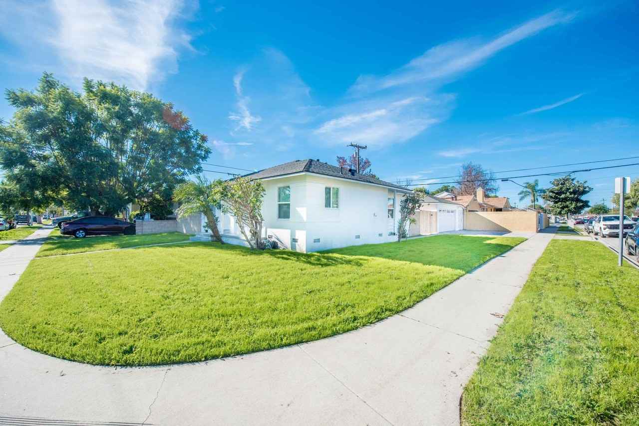 14403 Crossdale Ave - Photo 2 of 38