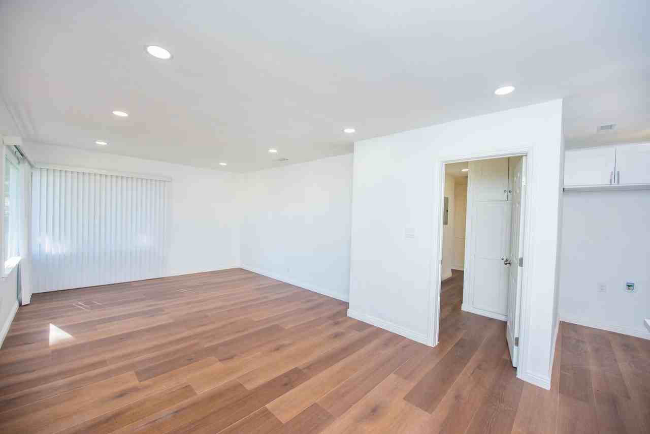 14403 Crossdale Ave - Photo 5 of 38