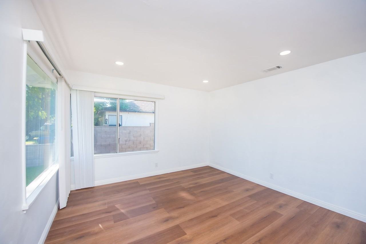 14403 Crossdale Ave - Photo 7 of 38