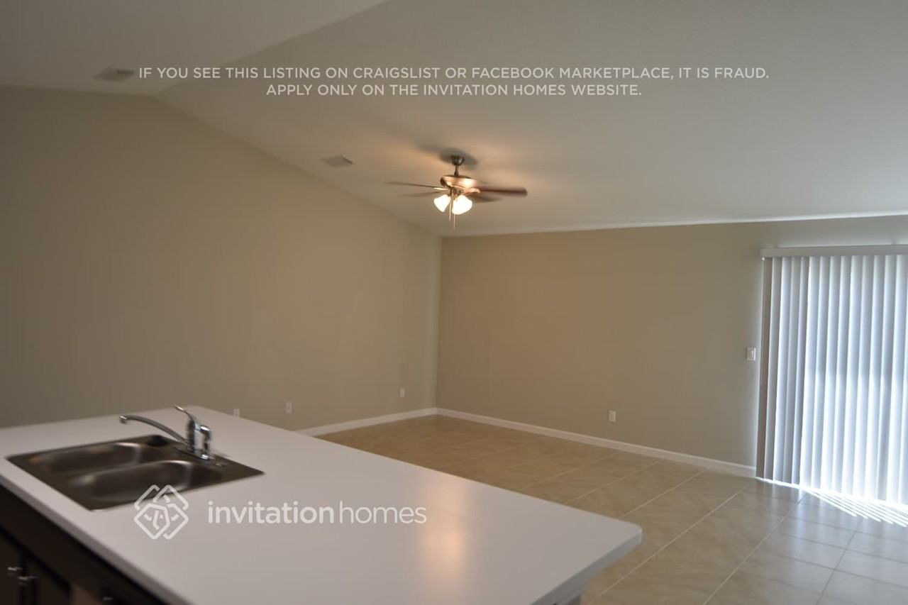 242 Sw Airview Ave - Photo 2 of 14