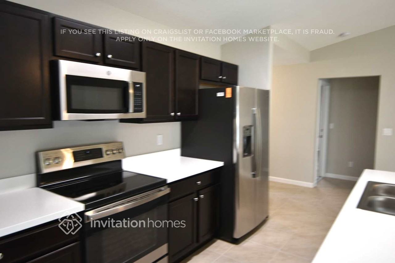 242 Sw Airview Ave - Photo 4 of 14