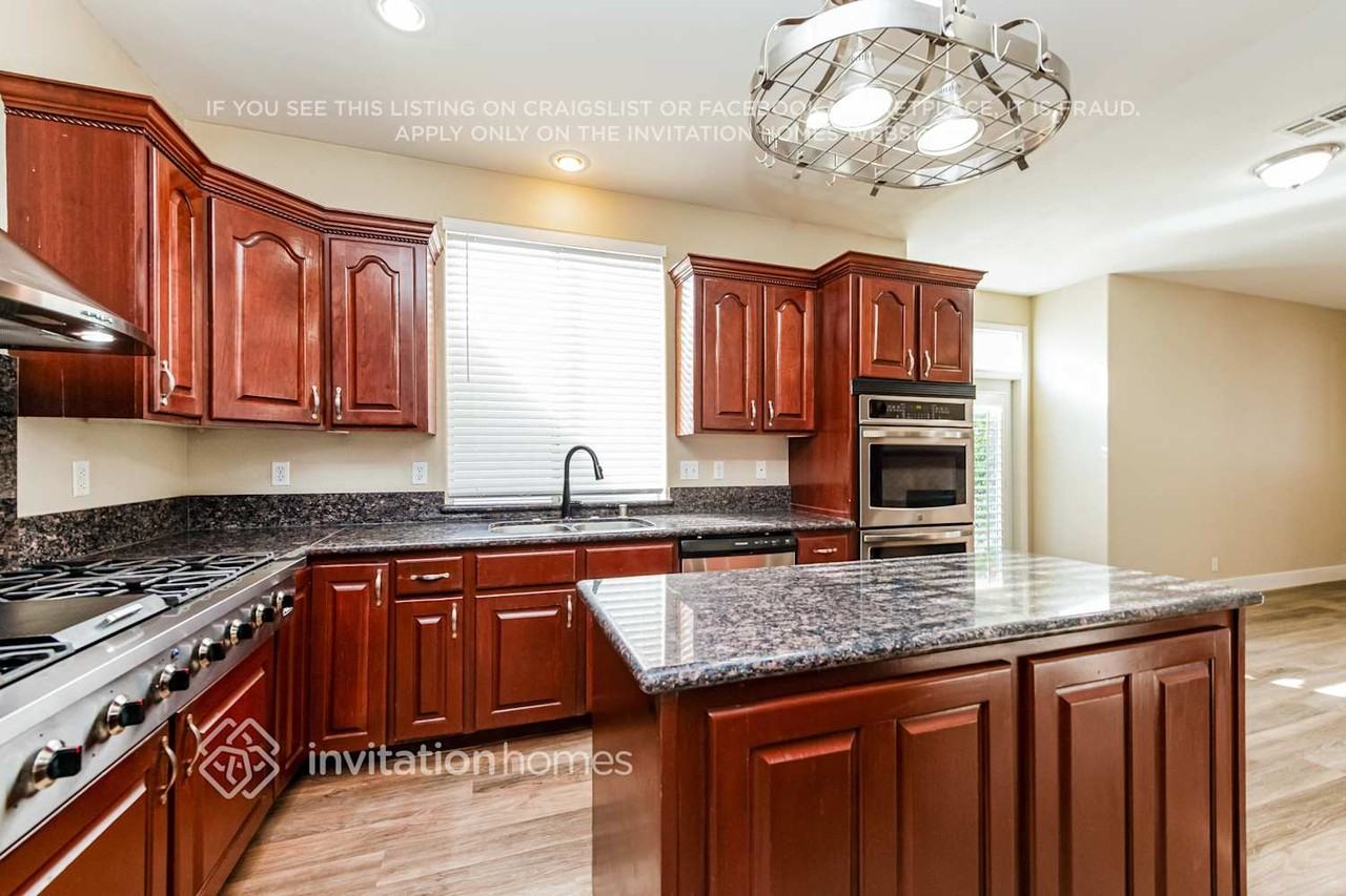 5501 Carnation Meadow St - Photo 7 of 18