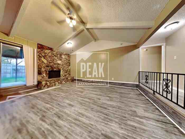 411 Thomas Chapel Dr - Photo 2 of 22