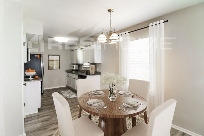 1001 John Reagan St - Photo 4 of 17