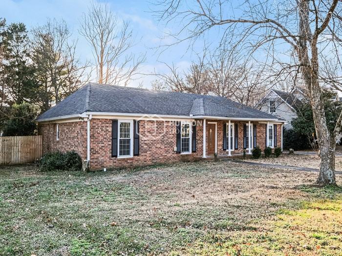 1510 Belle Oaks Dr - Photo 4 of 28