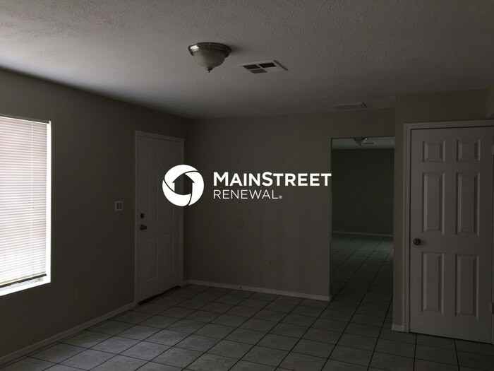 1819 N 47th Dr - Photo 3 of 28