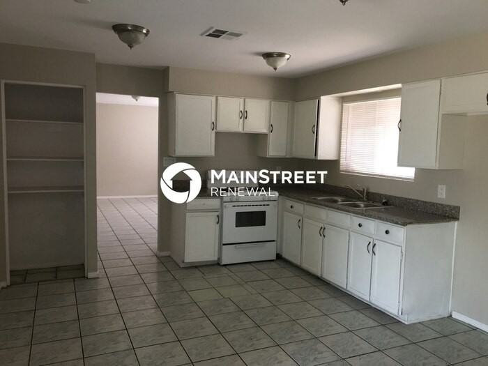 1819 N 47th Dr - Photo 6 of 28