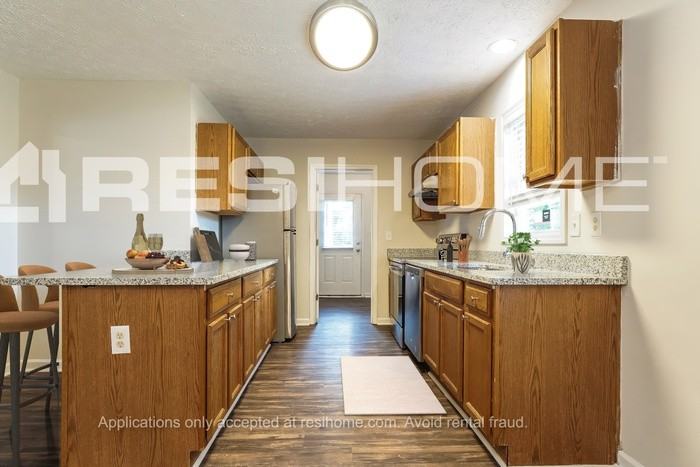 4925 43rd Way N - Photo 2 of 17