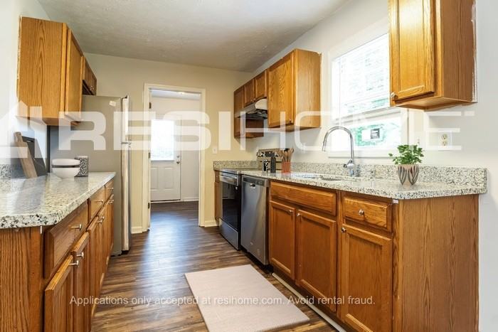 4925 43rd Way N - Photo 3 of 17