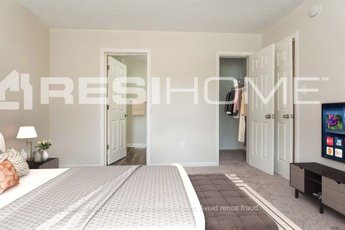 4925 43rd Way N - Photo 7 of 17