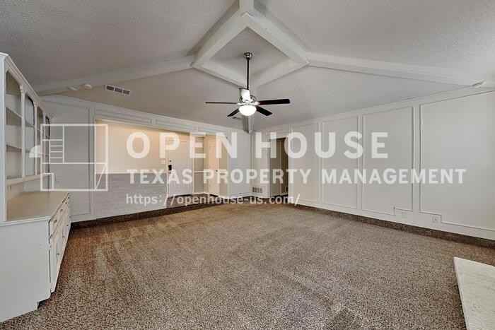 2501 Sierra Ln - Photo 4 of 22