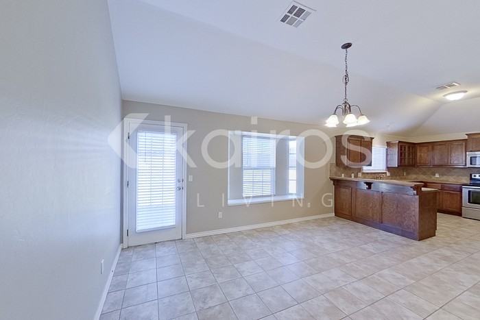 4210 Syracuse St - Photo 6 of 22