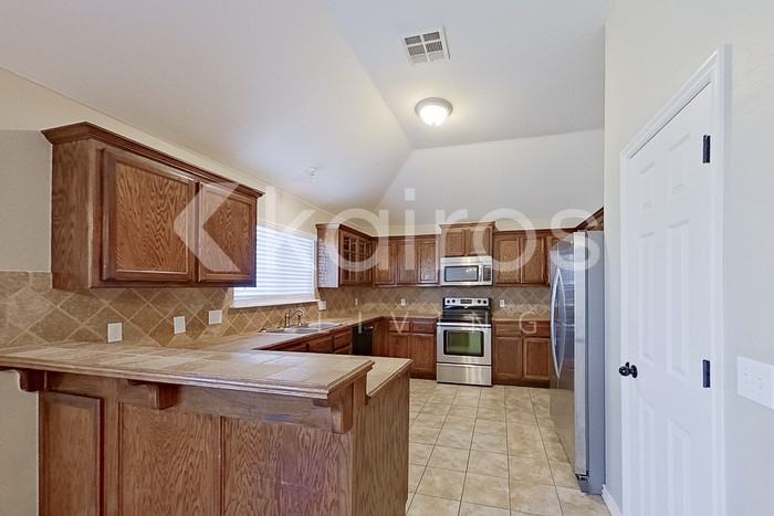 4210 Syracuse St - Photo 7 of 22