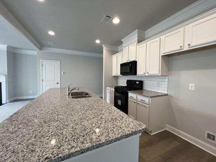 5144 Aylesbury Ct - Photo 7 of 33