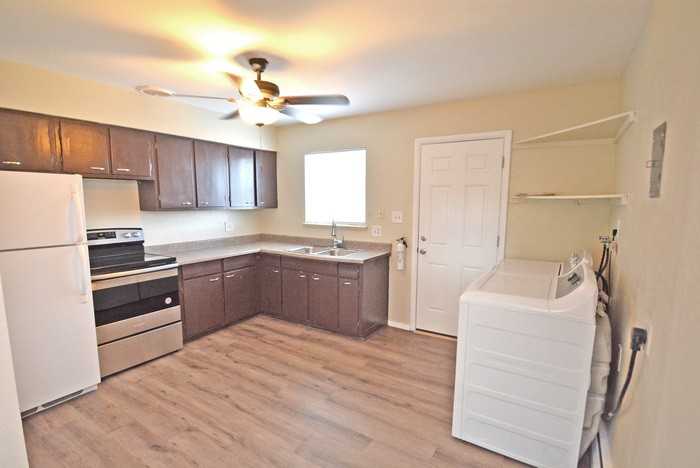 4516 Flower St - Photo 4 of 9