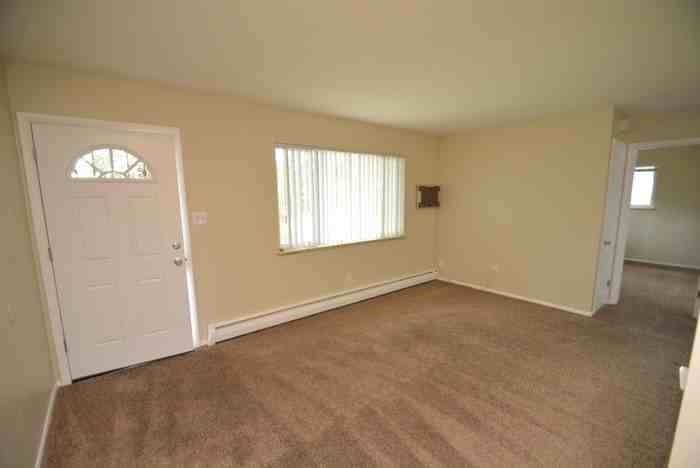 4516 Flower St - Photo 5 of 9