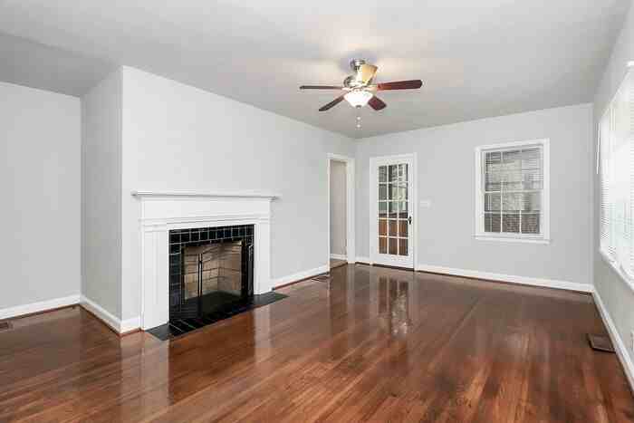 1121 Dade St - Photo 5 of 33