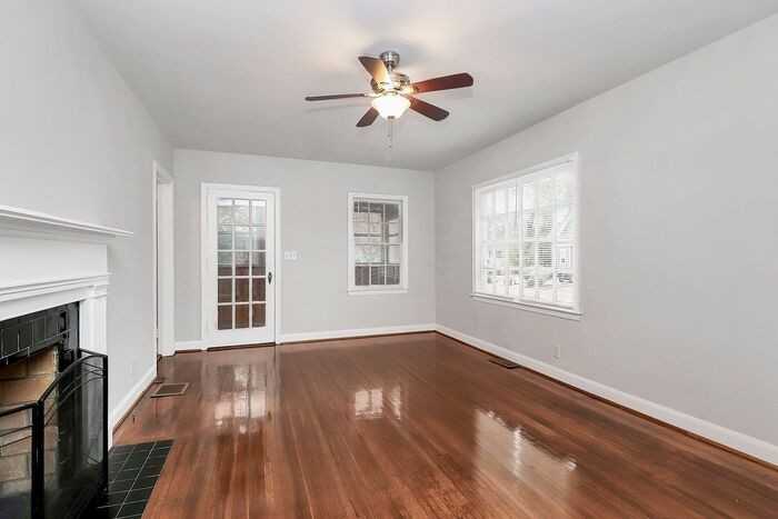 1121 Dade St - Photo 6 of 33