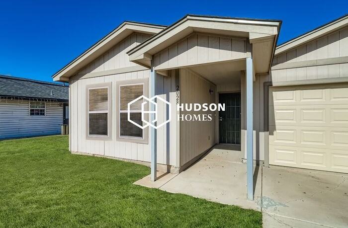 2028 Nw 18th Ave - Photo 3 of 14