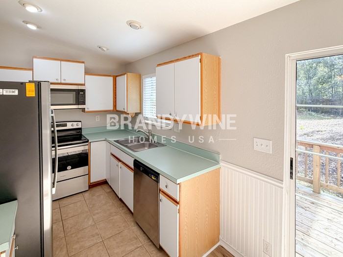 132 E 8th St - Photo 5 of 17