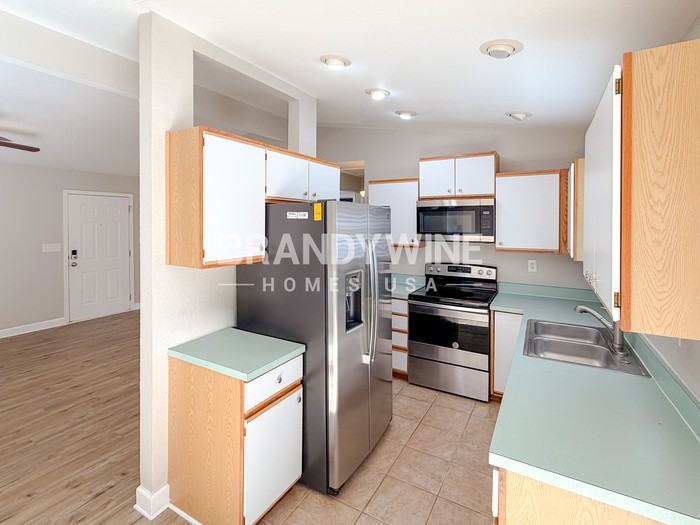 132 E 8th St - Photo 6 of 17