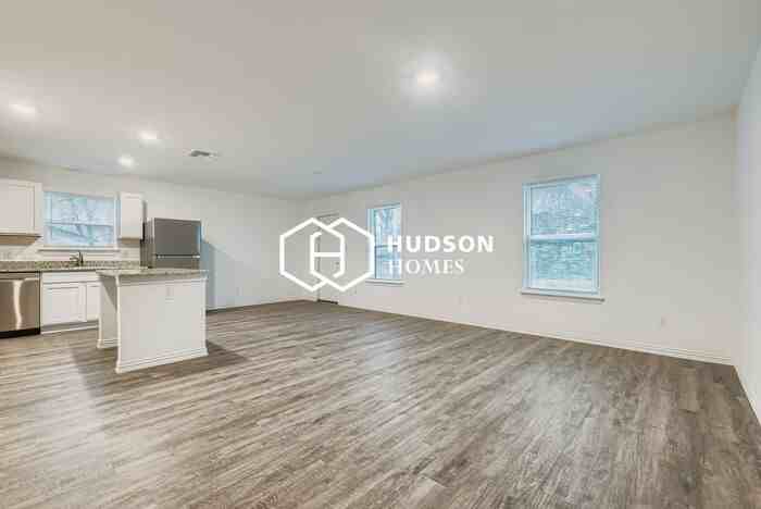 923 Drury Ln - Photo 3 of 14