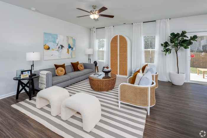 363 Augustine Dr - Photo 4 of 11