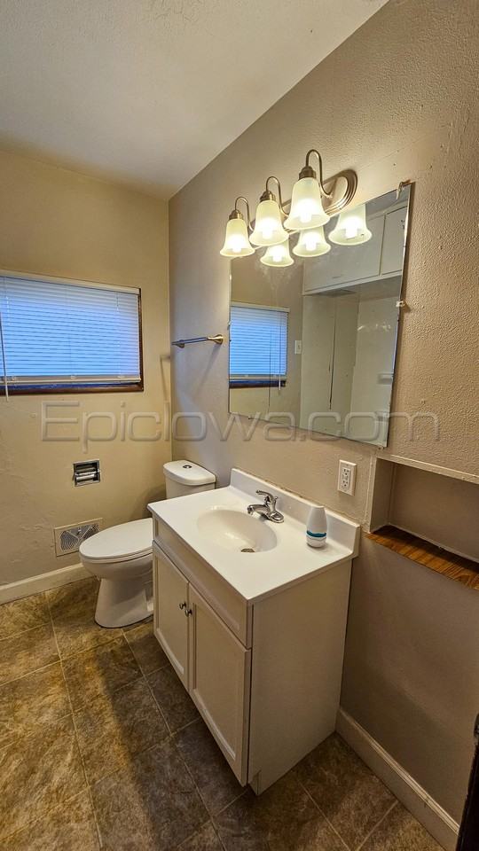 1130 Longview Dr #1 - Photo 2 of 21