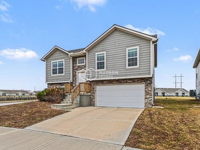 1606 Samantha Ln - Photo 4 of 27