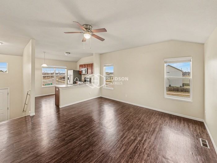 1606 Samantha Ln - Photo 7 of 27