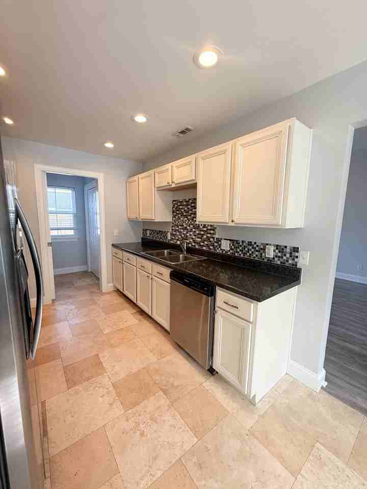 34 Wintergreen Dr #1 - Photo 3 of 20