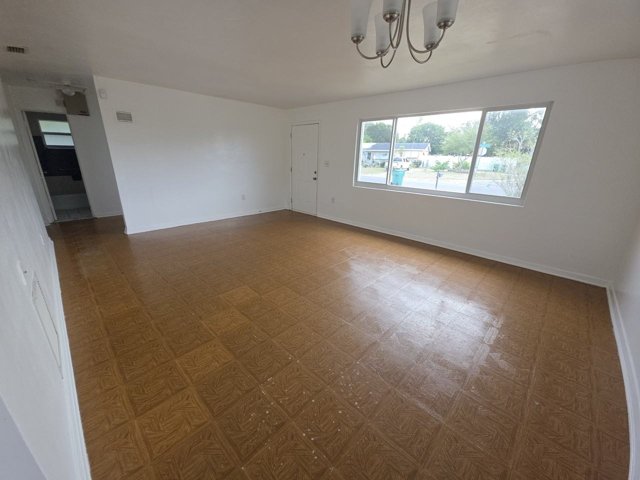 1044 W Highland Dr #1 - Photo 3 of 9