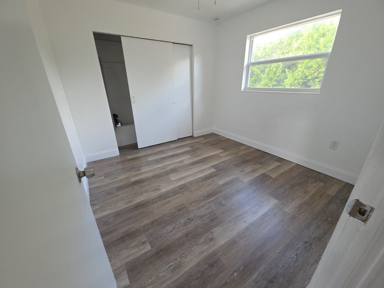 1044 W Highland Dr #1 - Photo 6 of 9