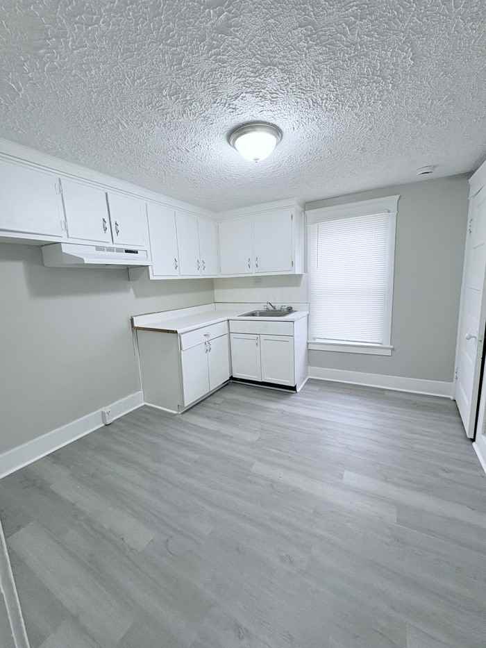 1741 W Market St - Photo 3 of 9