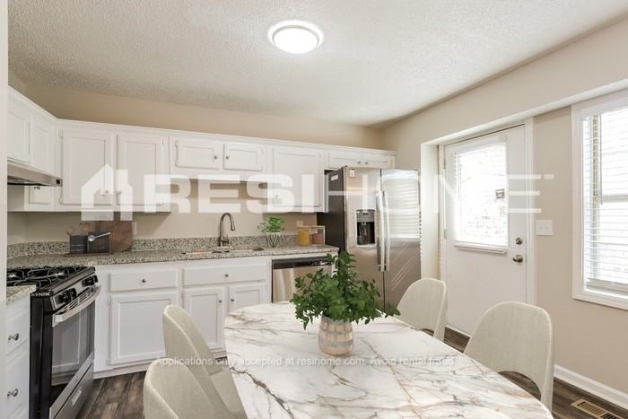 2006 Sandbrook Ct Sw - Photo 2 of 17